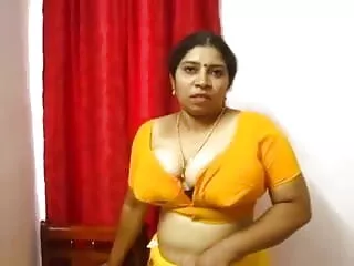 फूहड़ पत्नी छेड़ता है इंग्लिश की सेक्सी मूवी और प्लम्बर को चोदता है