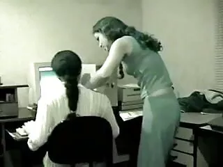 चिकी इंग्लिश सेक्सी मूवी वीडियो में अपने बेस्ट फ्रेंड को फेशियल करवाती है
